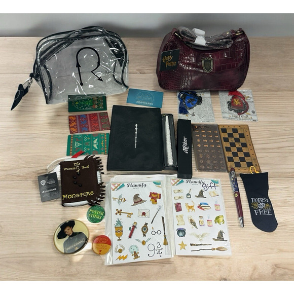 NWT Harry Potter Bundle Lot Gryffindor Shoulder Bag Faux Croc Purse + Accesories - Picture 16 of 16